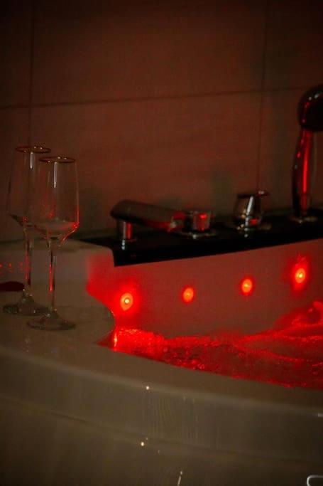 Escapade Suite Албервил Екстериор снимка